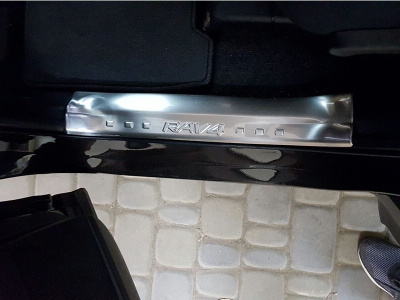 Toyota RAV4 (13–/15–) Накладки на дверные пороги, нерж. сталь